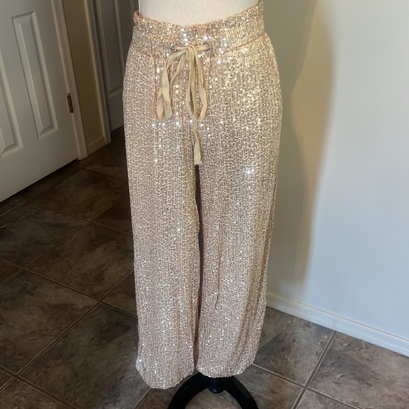 Sequin pants in GOLD -Sparkle like you mean it! - Picture 4 of 6
